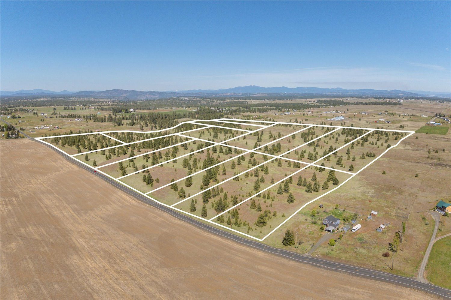 Aerial photograph of the Deno Road tract with the fifteen lot boundaries drawn on